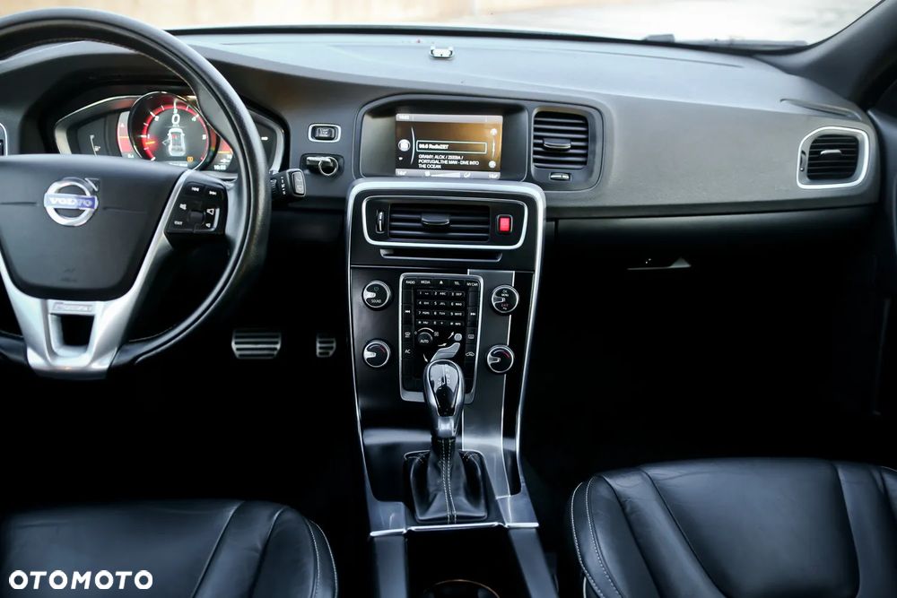 Volvo V60 D3 Geartronic RDesign - 24