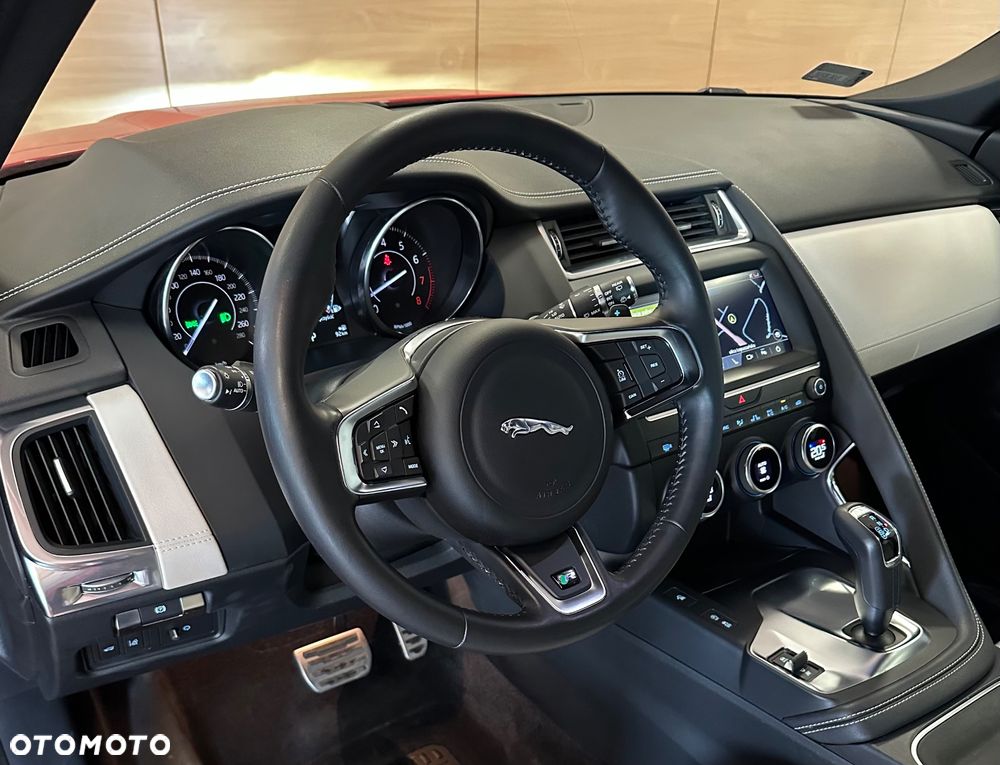 Jaguar E-Pace 2.0 i4P AWD R-Dynamic - 12