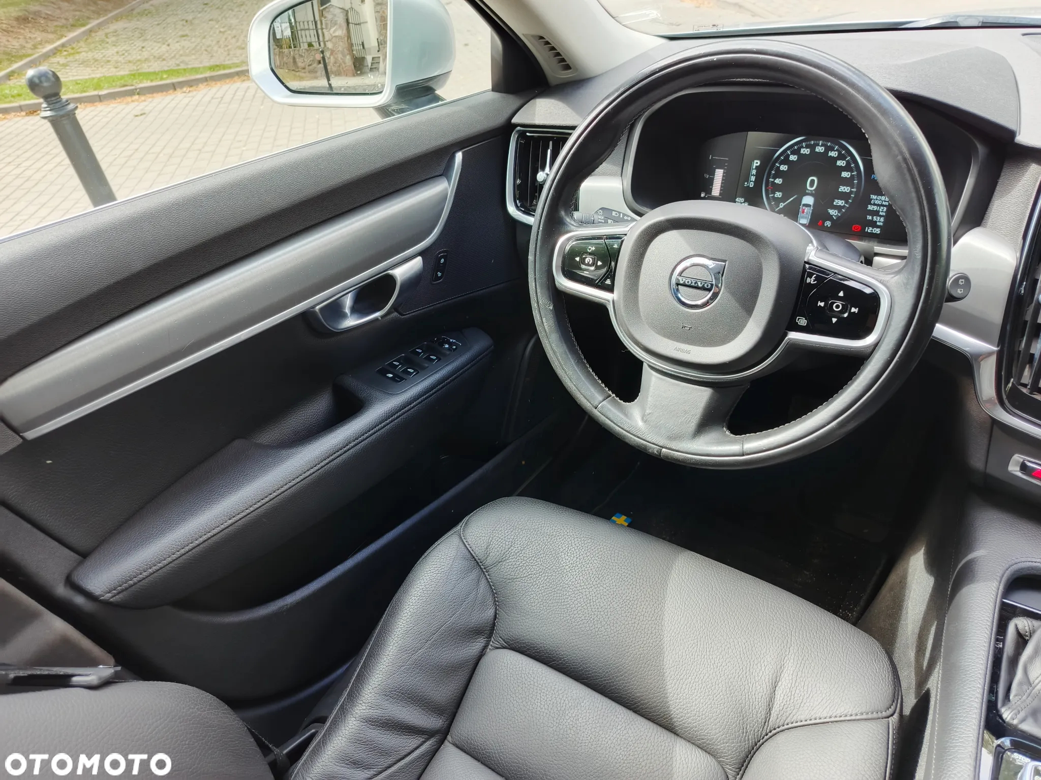 Volvo V90 D5 AWD Momentum - 17