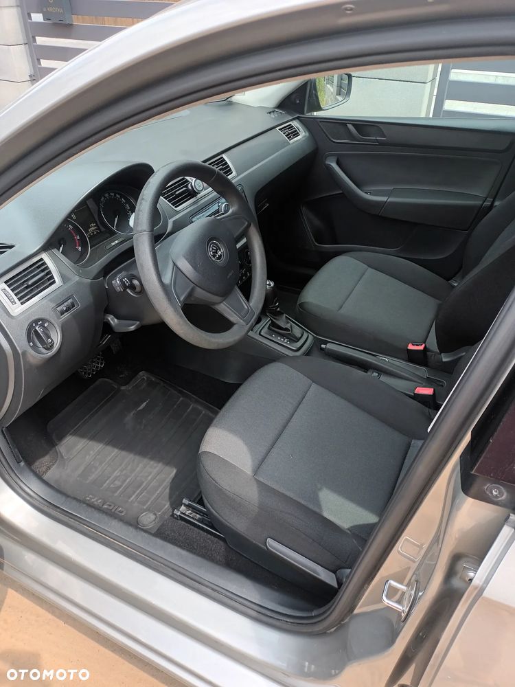 Skoda RAPID 1.2 TSI Active Max DSG - 2