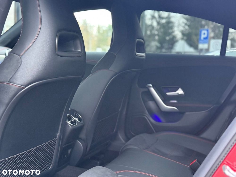 Mercedes-Benz CLA 200 4-Matic AMG Line 8G-DCT - 11