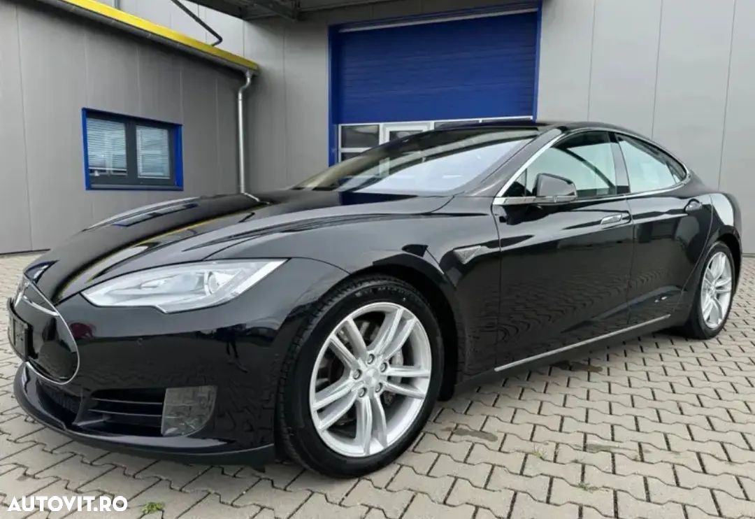 Tesla Model S - 1