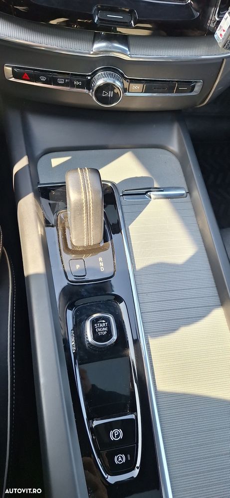 Volvo XC 60 T6 AWD Recharge Geartronic RDesign Expression - 21