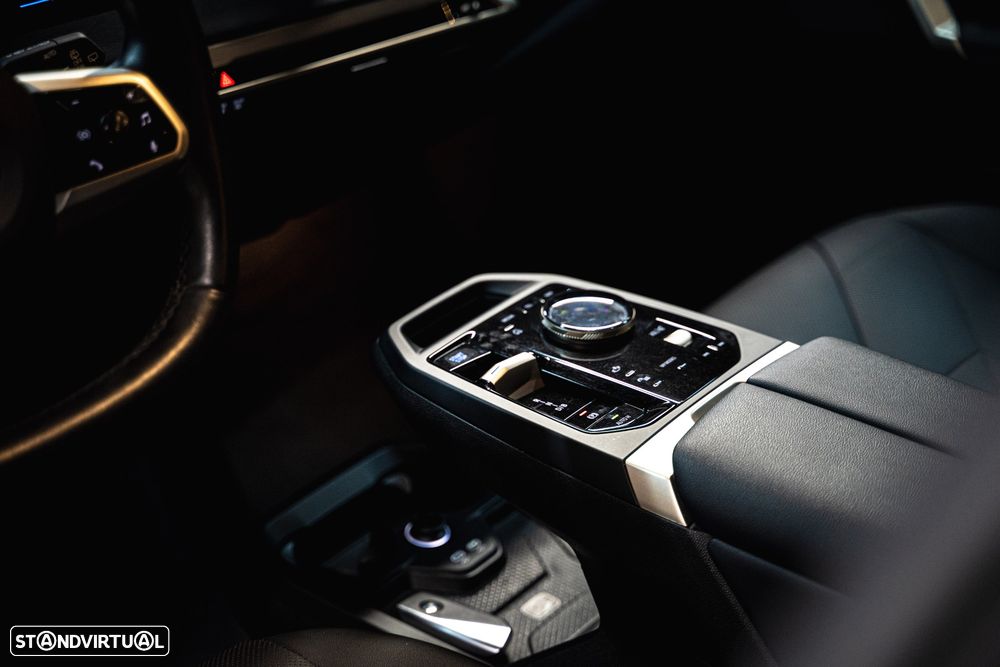 BMW iX xDrive 40 Pack Desportivo - 8