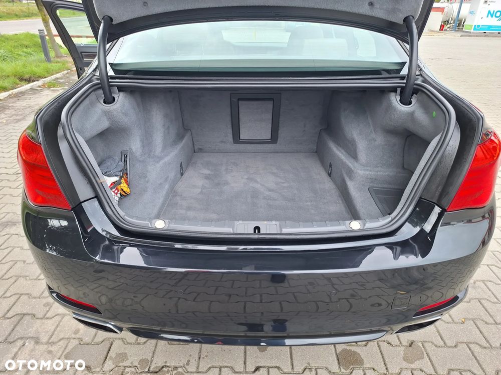 BMW Seria 7 740d xDrive - 29