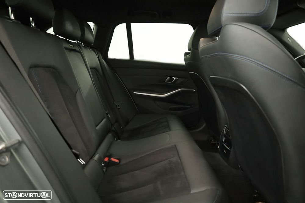 BMW 320 d Touring Pack Desportivo M Auto - 22