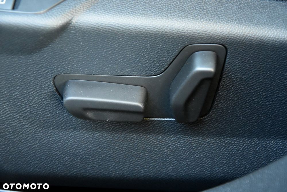 Peugeot 2008 PureTech 130 EAT8 GT - 24