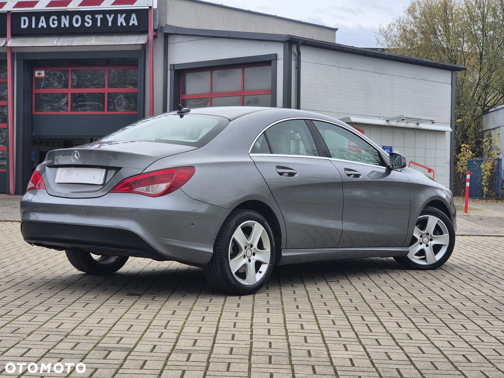 Mercedes-Benz CLA 200 7G-DCT UrbanStyle Edition - 9