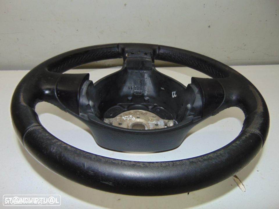 VW Polo modelo de 2003 - volante - 2