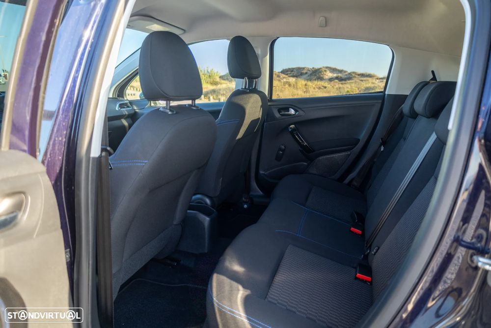 Peugeot 208 1.2 PureTech Allure - 27