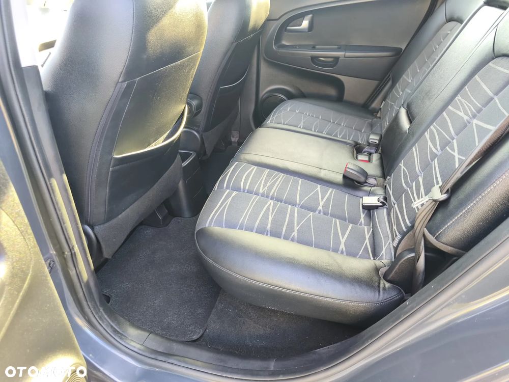 Kia Venga - 12