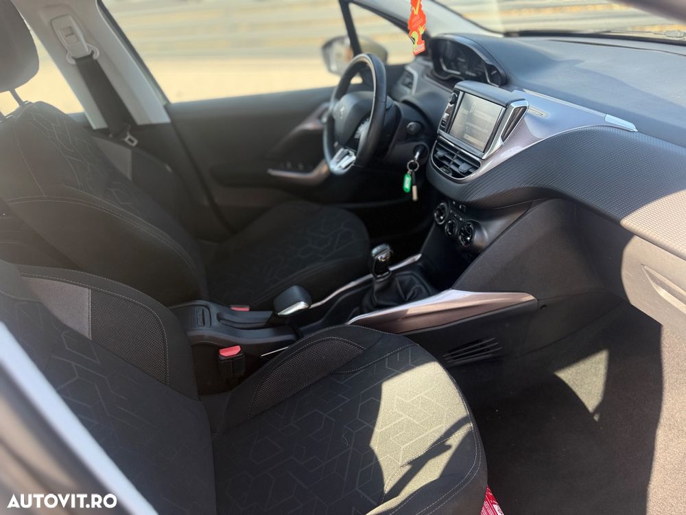 Peugeot 2008 1.2 L PureTech Allure - 6