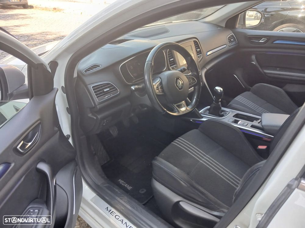 Renault Mégane Sport Tourer 1.5 dCi GT Line J18 - 33