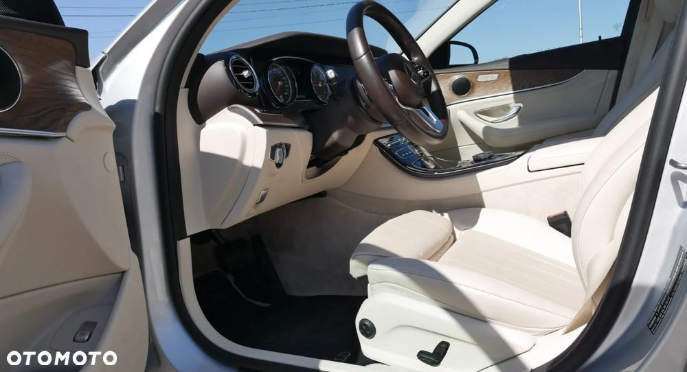 Mercedes-Benz Klasa E 300 de 9G-TRONIC Exclusive - 11