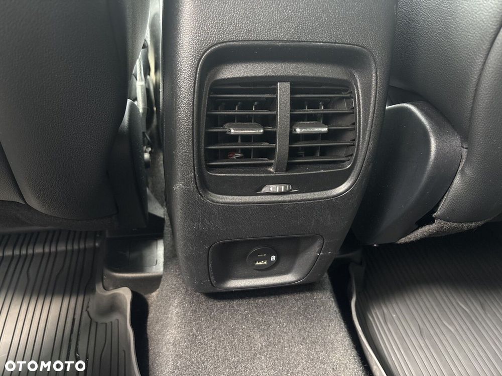 Ford Kuga - 31