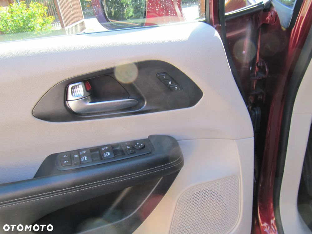 Chrysler Pacifica - 10