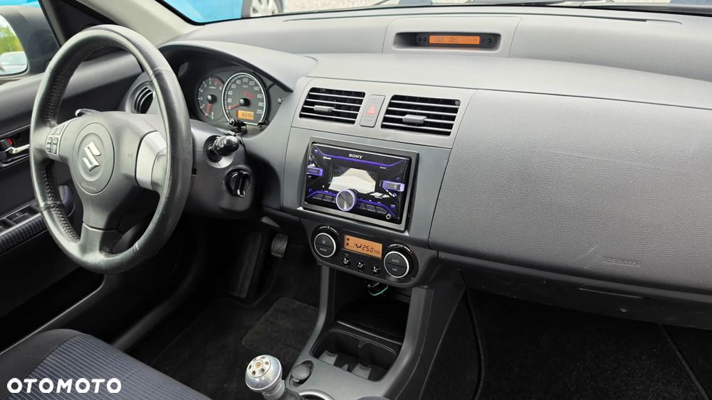Suzuki Swift 1.3 Black and White - 13