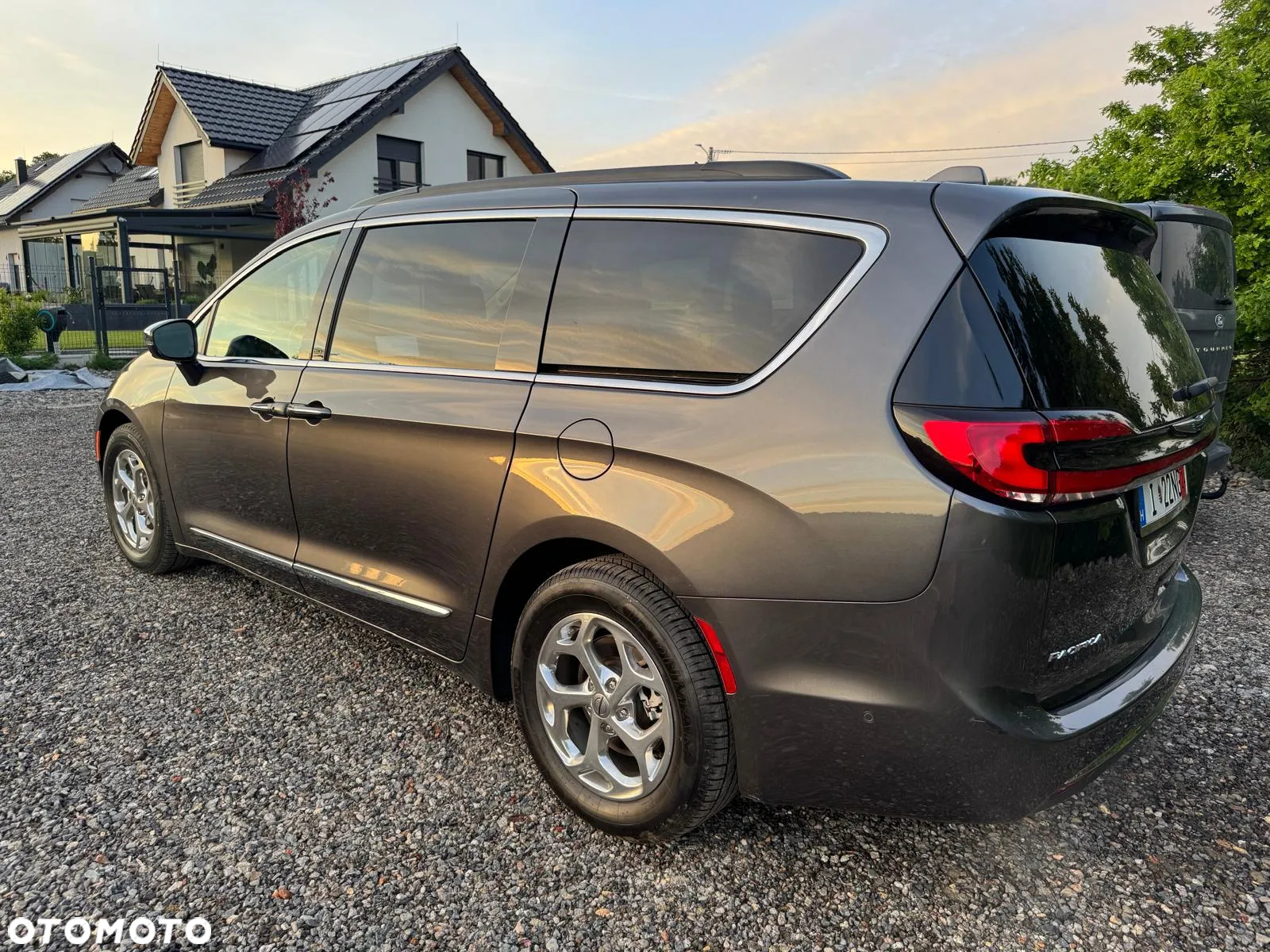 Chrysler Pacifica - 2