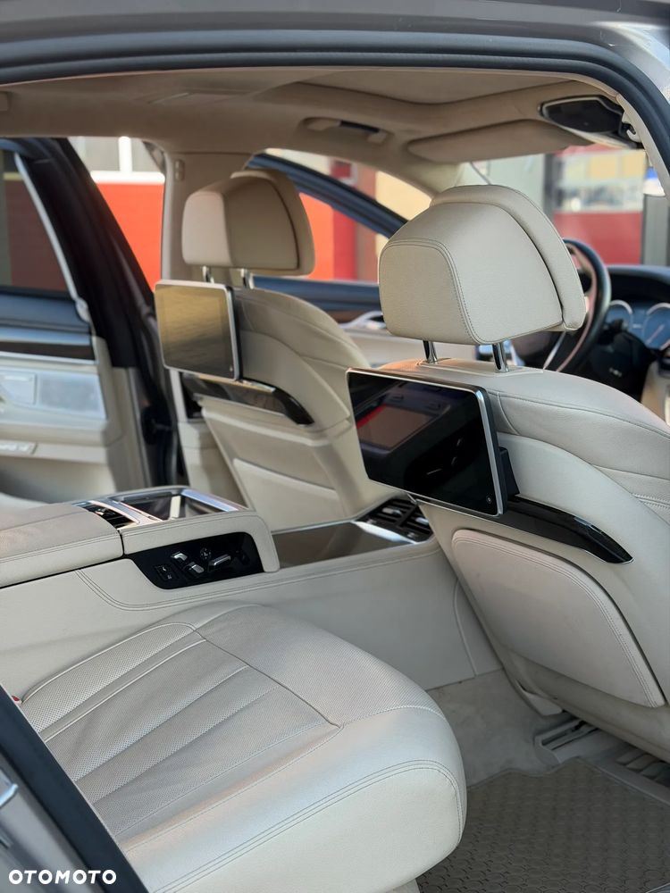 BMW Seria 7 740Li Edition Exclusive - 19
