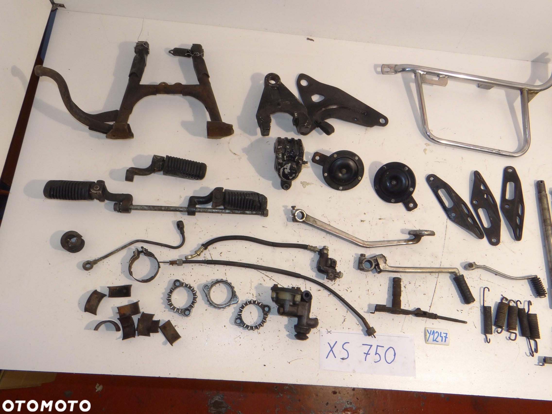 Yamaha XS 750 wahacz dźwignia hamulca zmiany biegów kopniak podnóżki zacisk pompa hamulca ośka koła Y1247 - 2