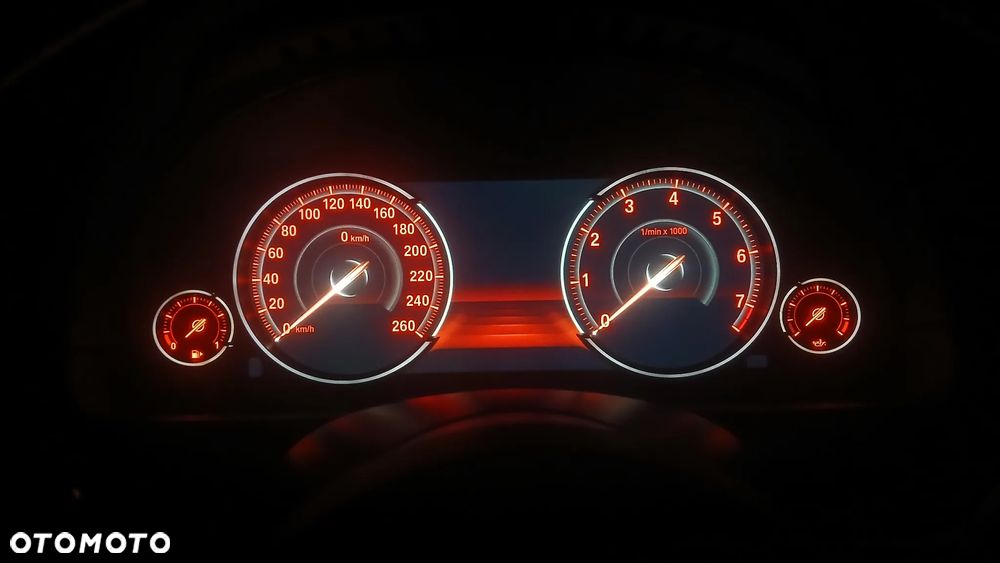 BMW Seria 5 528i Sport-Aut - 28