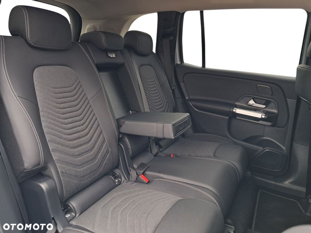 Mercedes-Benz GLB - 14