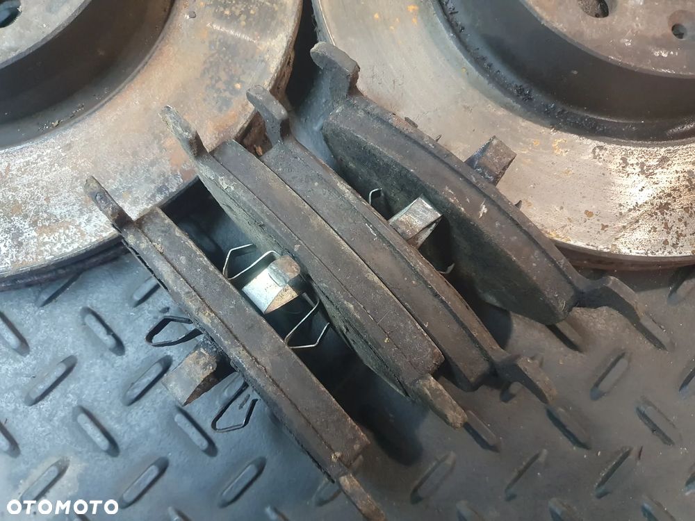 TARCZE KLOCKI PRZÓD KOMPLET AUDI A3 8P VW GOLF V VW JETTA 1.9 TDI - 2