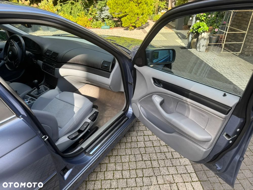 BMW Seria 3 330i - 25