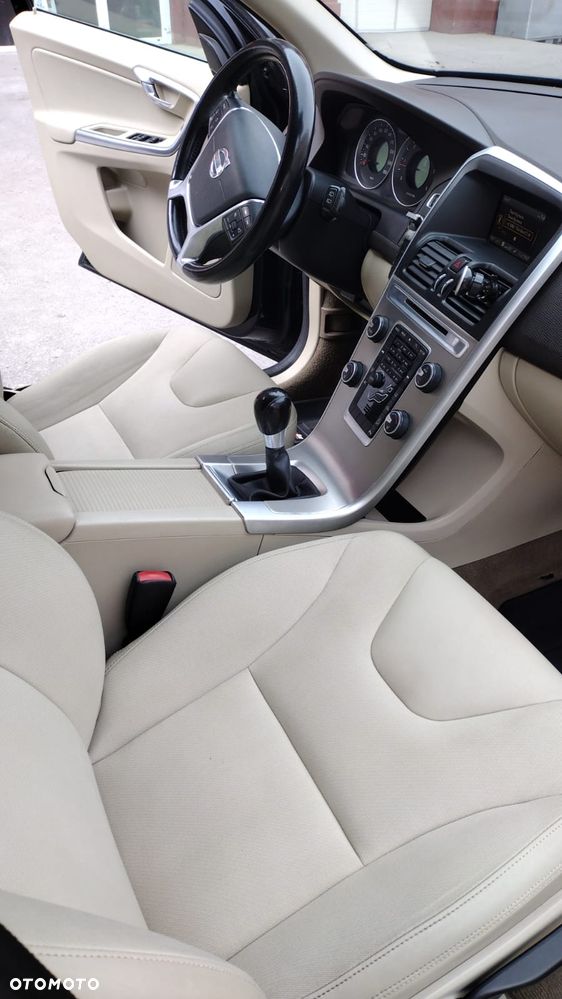 Volvo XC 60 D3 AWD R-Design - 9