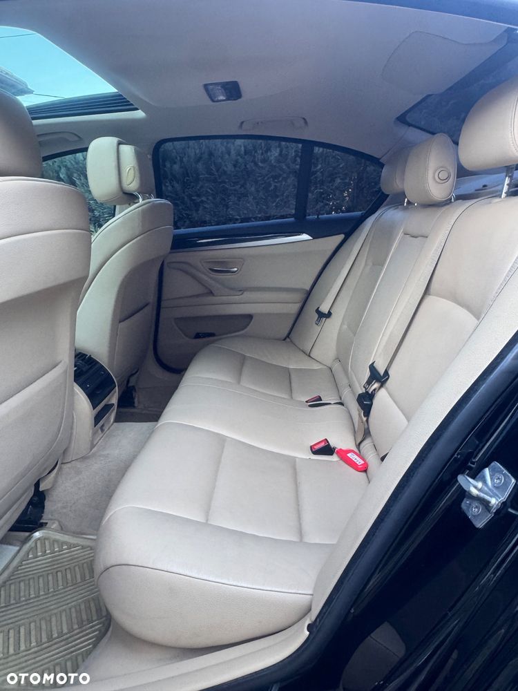 BMW Seria 5 528i xDrive - 34