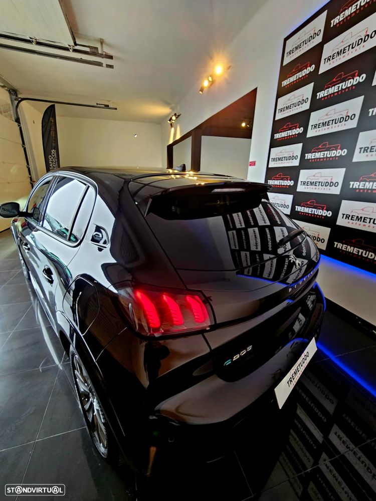 Peugeot e-208 Allure - 5