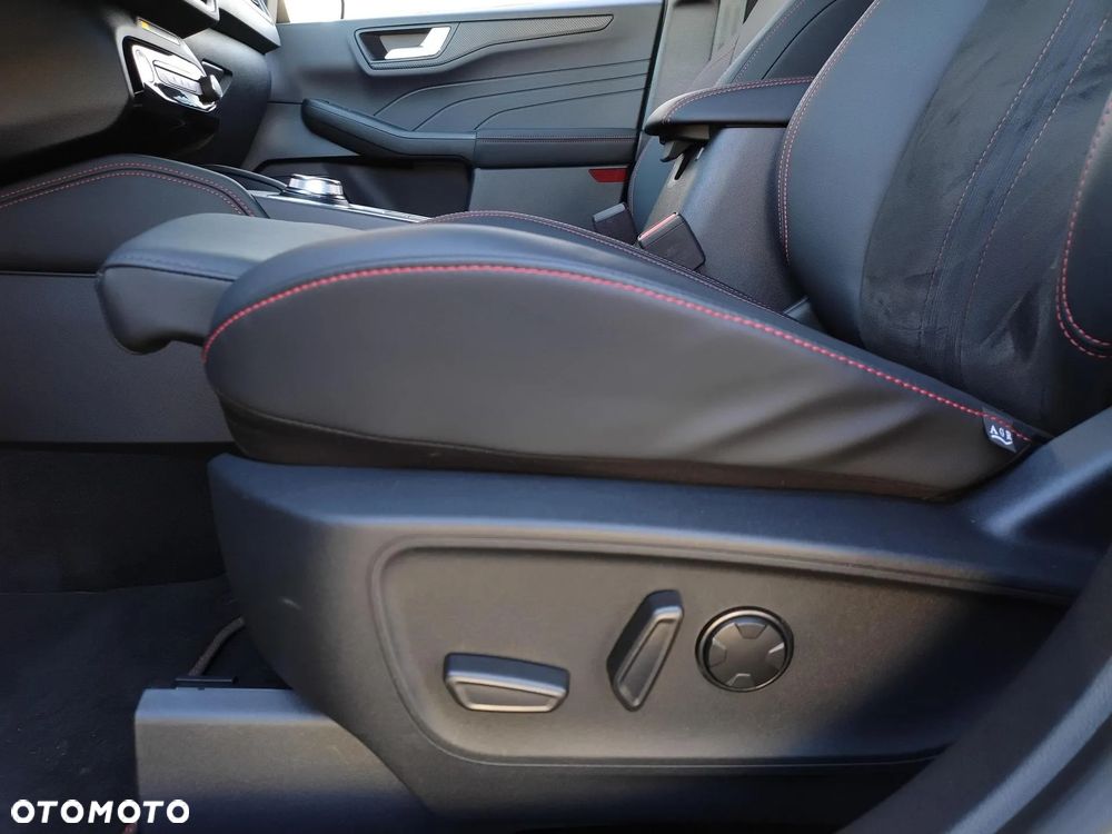 Ford Kuga 2.5P PHEV FWD ST-Line X eCVT - 32