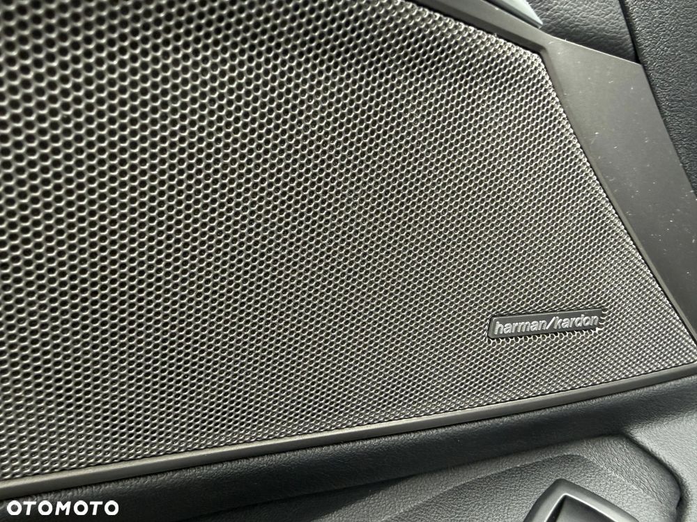 BMW Seria 3 330i xDrive M Sport - 11