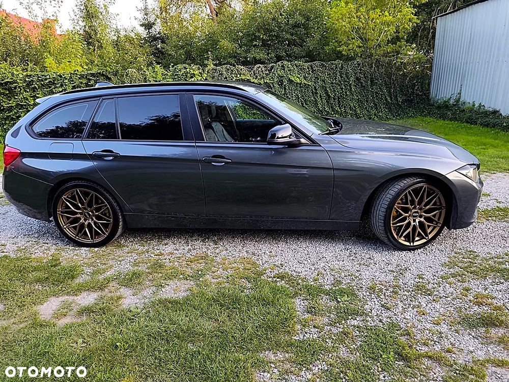 BMW Seria 3 318d Touring - 16