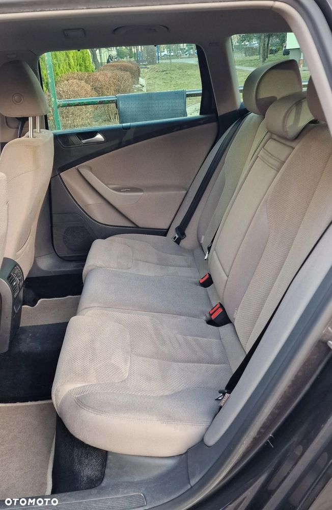 Volkswagen Passat 2.0 TDI DPF Comfortline - 12