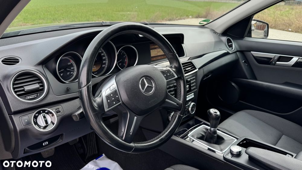 Mercedes-Benz Klasa C 180 CGI BlueEff Elegance - 18