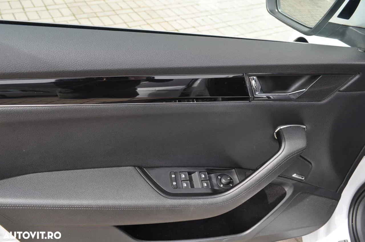 Skoda Superb 2.0 TDI DSG Laurin & Klement - 23