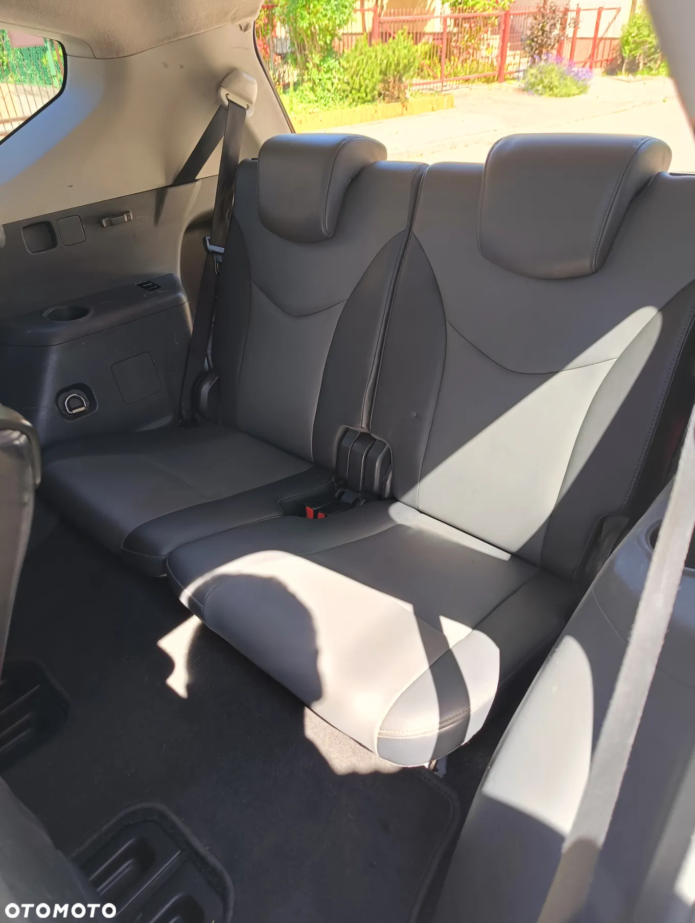Toyota Prius+ (Hybrid) - 10