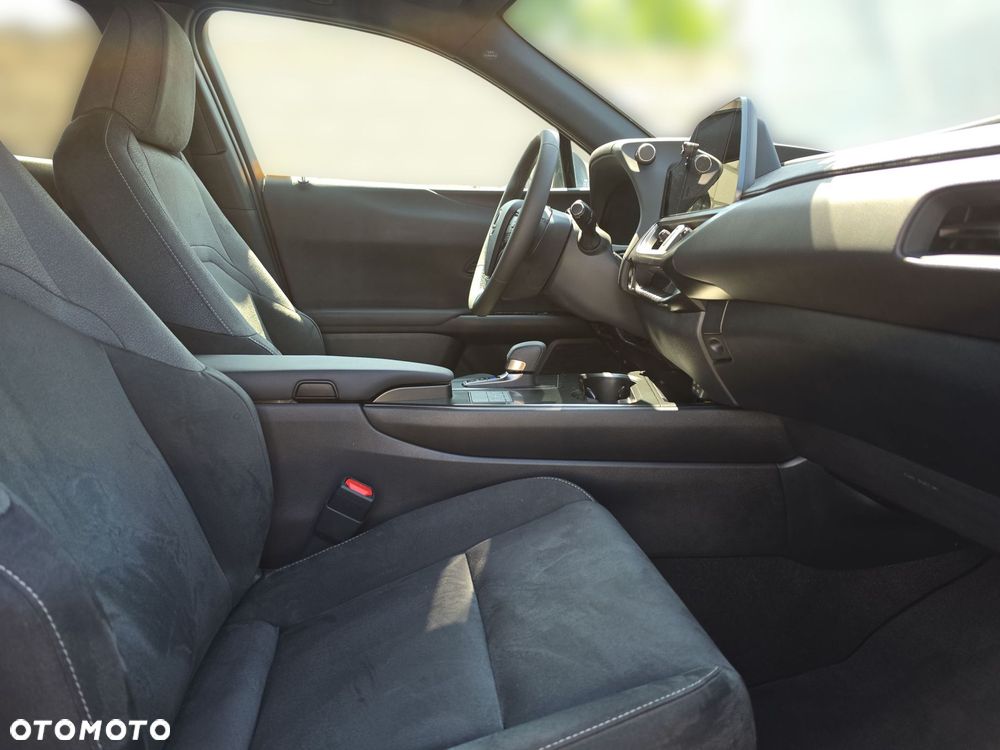 Lexus UX 300h Business - 23