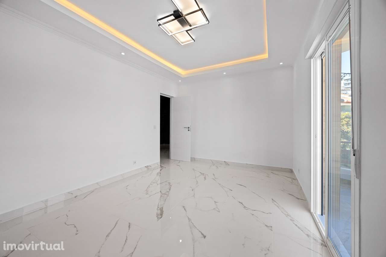 Apartamento de luxo T2 com estacionamento privativo em Almada - Grande imagem: 3/21