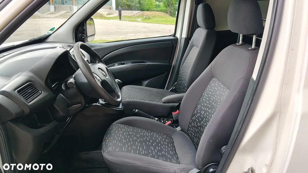 Opel COMBO - 21