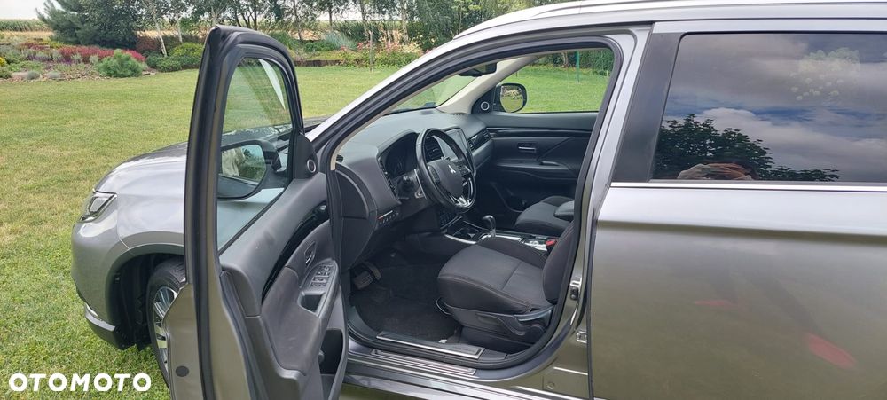 Mitsubishi Outlander 2.0 Intense Comfort 4WD CVT - 31