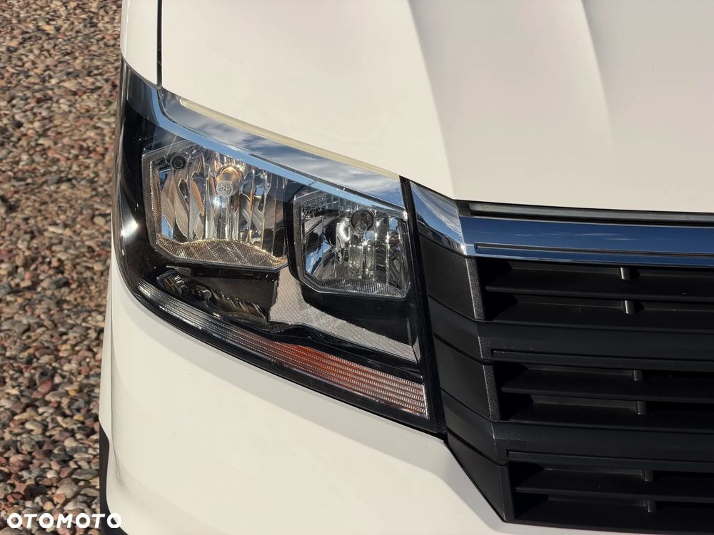 Volkswagen CRAFTER VAN VAT-1 z ZABUDOWĄ SERWISOWĄ WARSZTAT StoreVAN Półki, Szuflady, Kuwety na drobne przedmioty, Masaż fotela kierowcy, Fotel pneumatyczny terapeutyczny pilot ergoActive, Podgrzewana szyba, Kierownica wielofunkcyjna, Tempomat, Ogr. prędkości, Minibar, Fabrycne parktroniki przód i tył, DMC:3500kg, Homologacja haka 3000kg! Duża ładowność 1315kg Model L2H1 Paka dł. 3450mm - 10