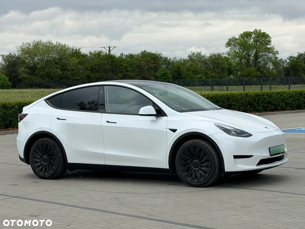 Tesla Model Y - 3
