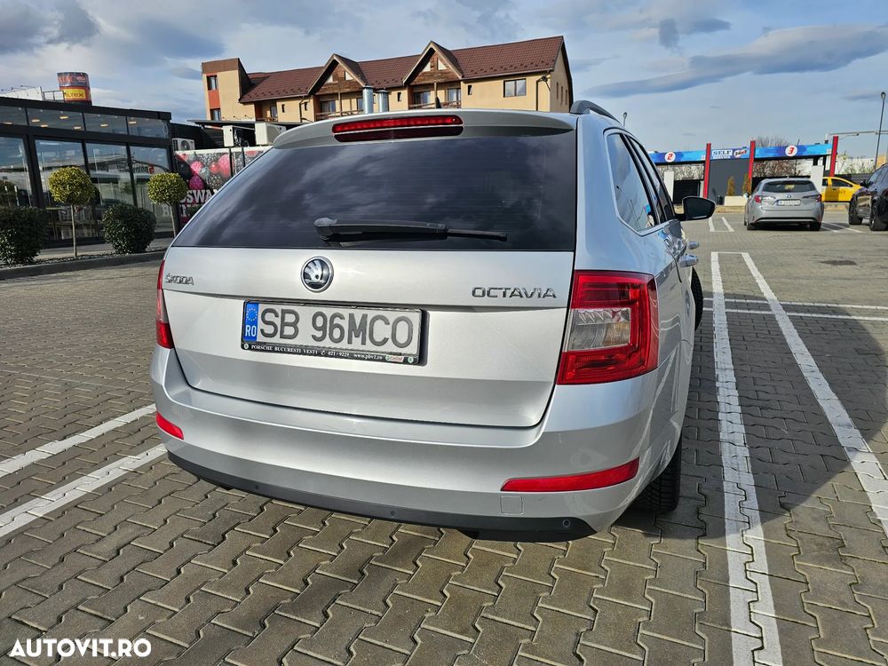 Skoda Octavia Combi Diesel 2.0 TDI DSG Style - 2