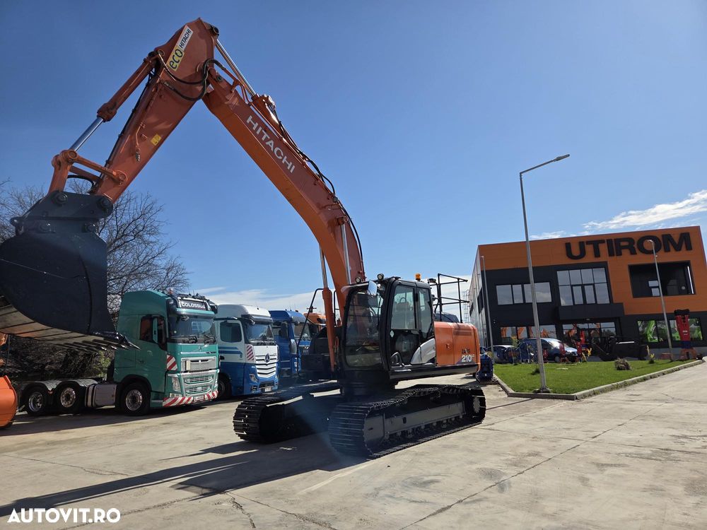 Hitachi ZX210, 23t, cupa NOUA 1,3mc, CUPLA RAPIDA, camere spate si laterale, inst picon, CONSUM MEDIU 9,6l/h, senile 80% ok doar 988h deplasare, 3 pompe hidr HITACHI, antifurt, motor ISUZU, ad sapare 7m, ridica 14t, STARE BUNA,leasing 4ani-83.900 EUR+Tva - 21