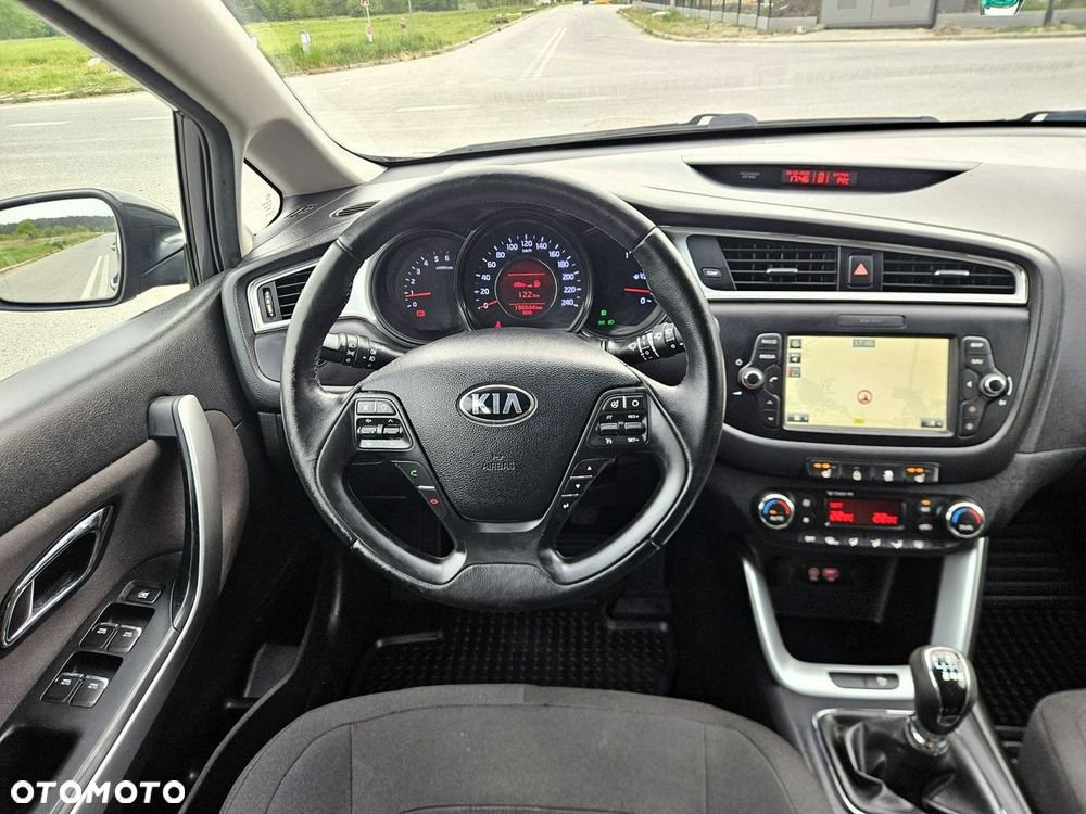 Kia Ceed 1.6 CRDi 128 Dream-Team Edition - 26