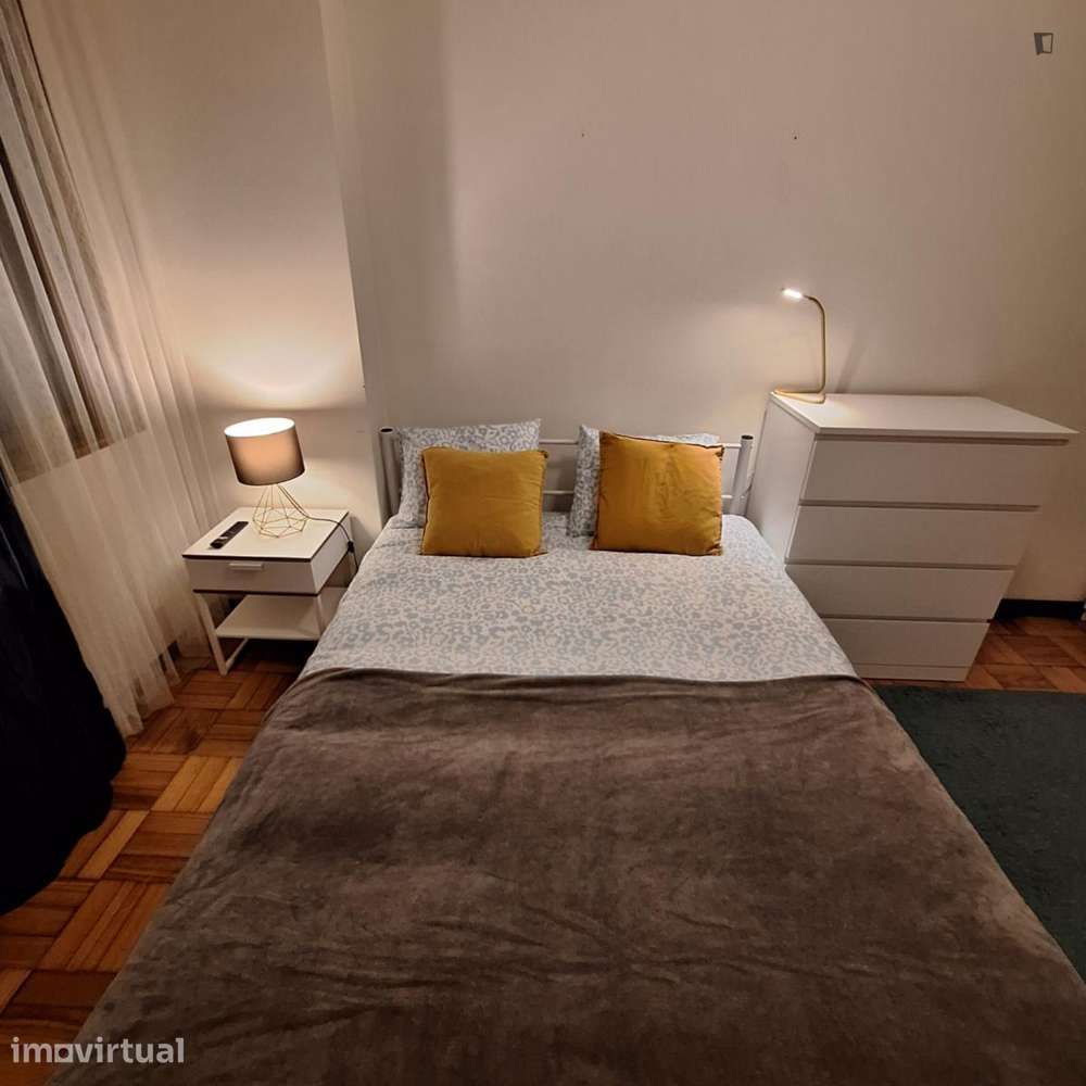 Quarto - localizado em Paranhos Porto - Grande imagem: 4/11