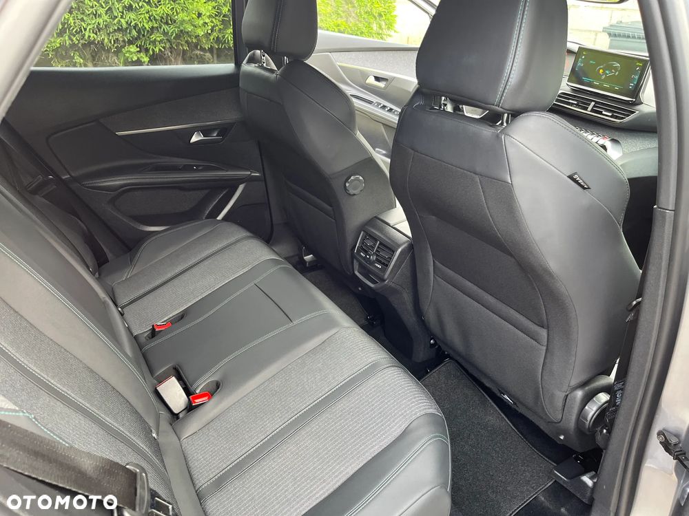 Peugeot 3008 1.6 PureTech Hybrid4 PHEV Allure S&S EAT8 - 7