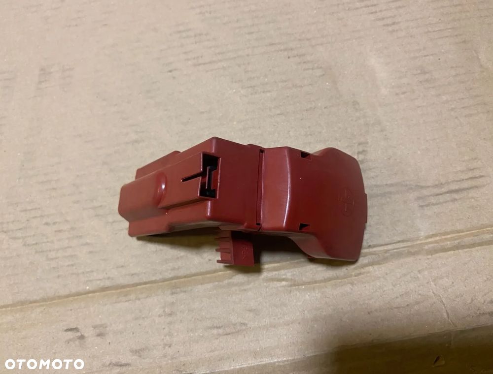 Osłona klemy klema akumulatora Toyota Yaris III lift 2019r. OE - 3